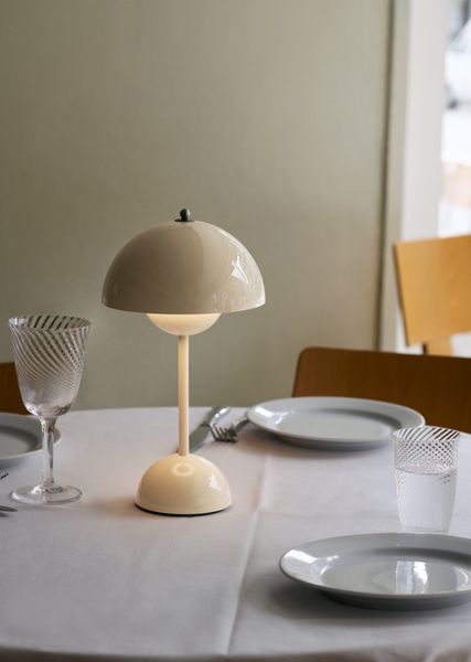 &tradition Flowerpot VP9 Oppladbar Bordlampe Ivory