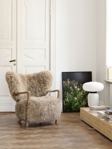 Hovedbilde &tradition Wulff ATD2 Lenestol med Puff Sheepskin Honey/Eik